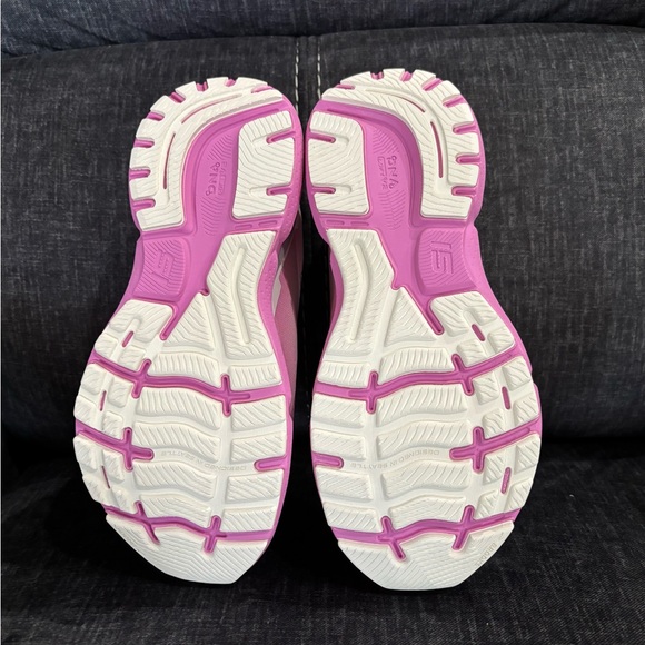 NEW Brooks Ghost 15 Women's Pink and Cream Athletic Shoes - Picture 3 of 4